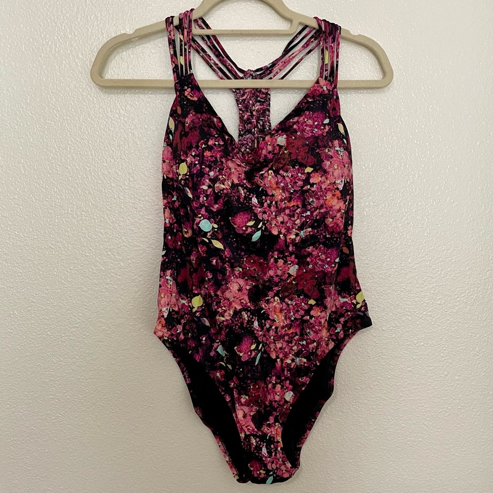 *NWT*  Victoria’s Secret One Piece Swimsuit, Size XL